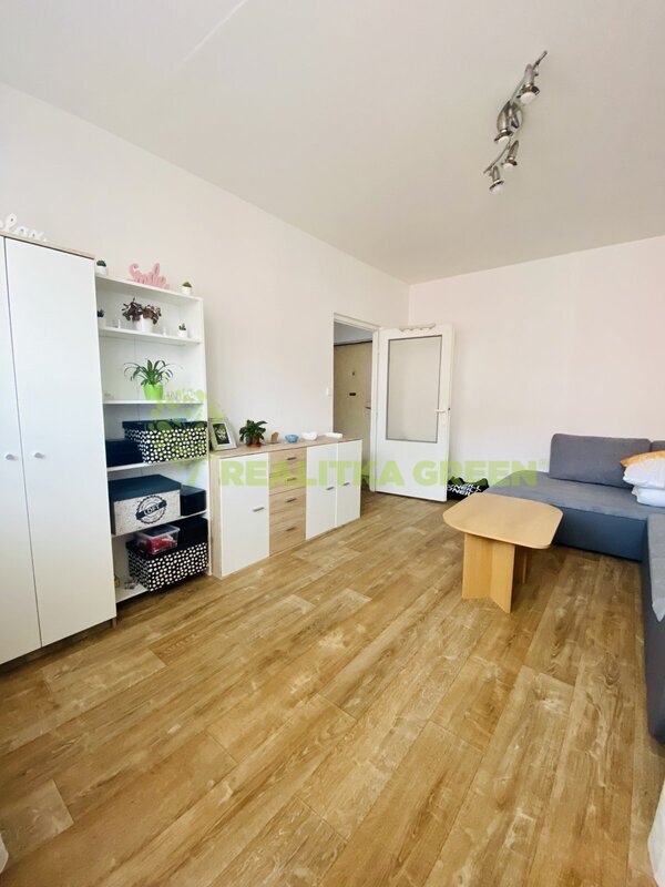 Pronájem bytu 1+1 s lodžií ve městě Otrokovice, CP 41m2