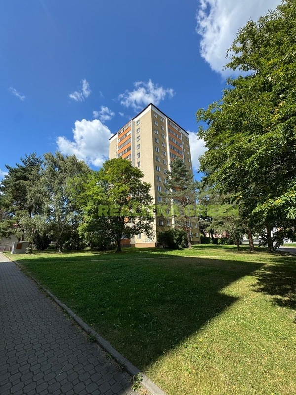 Pronájem bytu 1+1 Vsetín, ul. Jiráskova, 2 lodžie, CP 45 m2